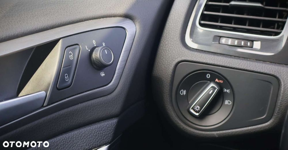 Volkswagen Golf - 25