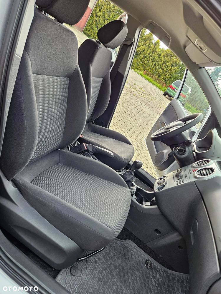 Opel Corsa 1.2 16V Essentia - 28