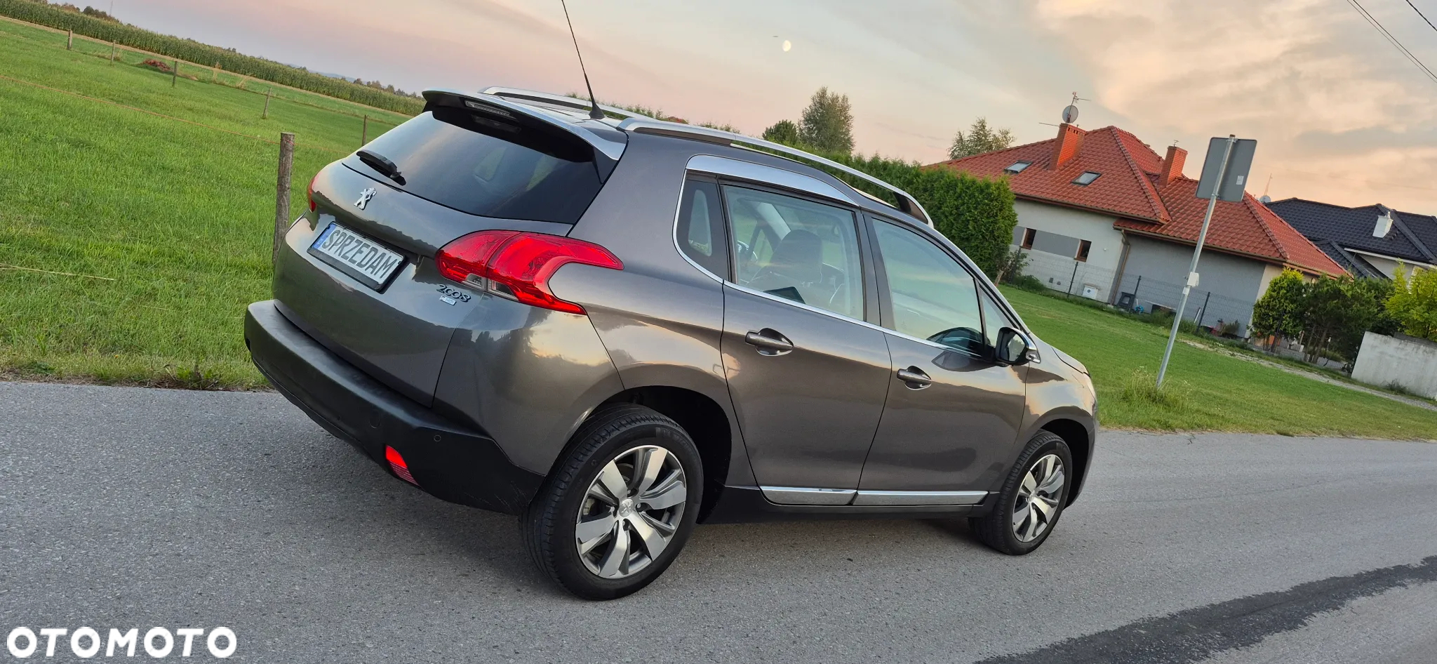 Peugeot 2008 1.6 e-HDi Allure S&S - 38