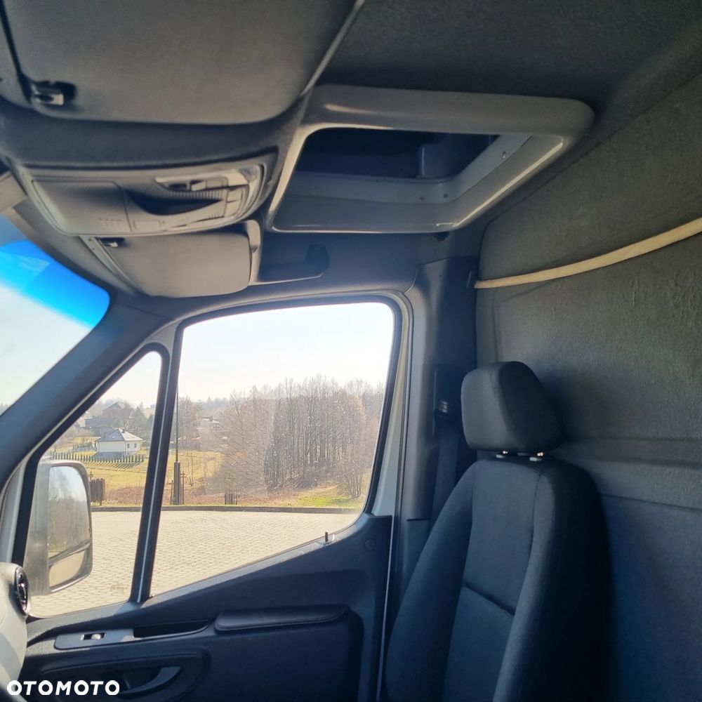 Mercedes-Benz Sprinter - 16