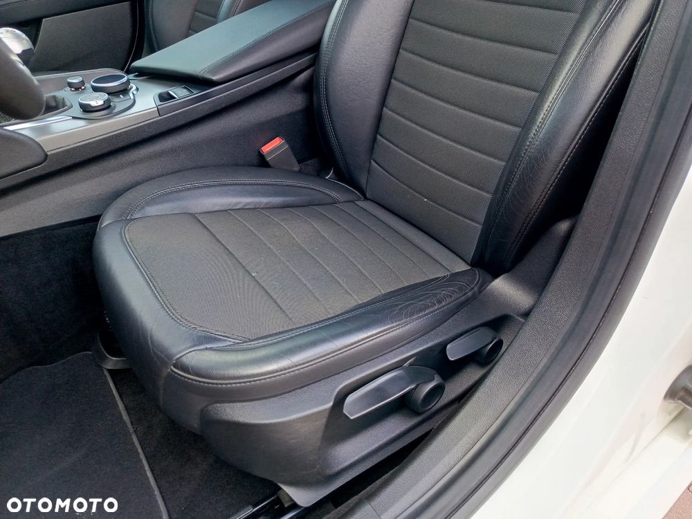 Alfa Romeo Giulia - 11