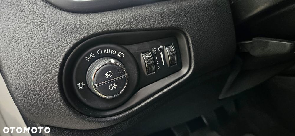 Jeep Renegade 1.4 MultiAir Limited - 29
