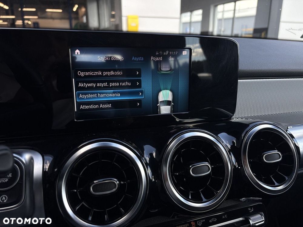 Mercedes-Benz GLB 200 7G-DCT - 24