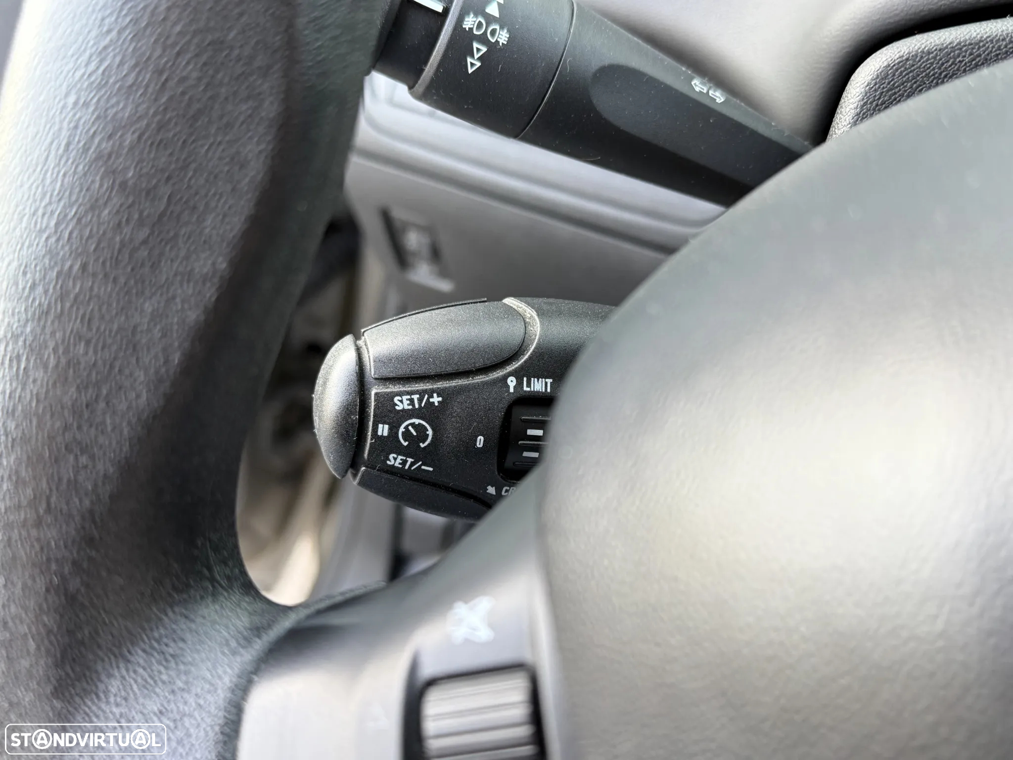 Peugeot 208 1.2 VTi Allure - 37