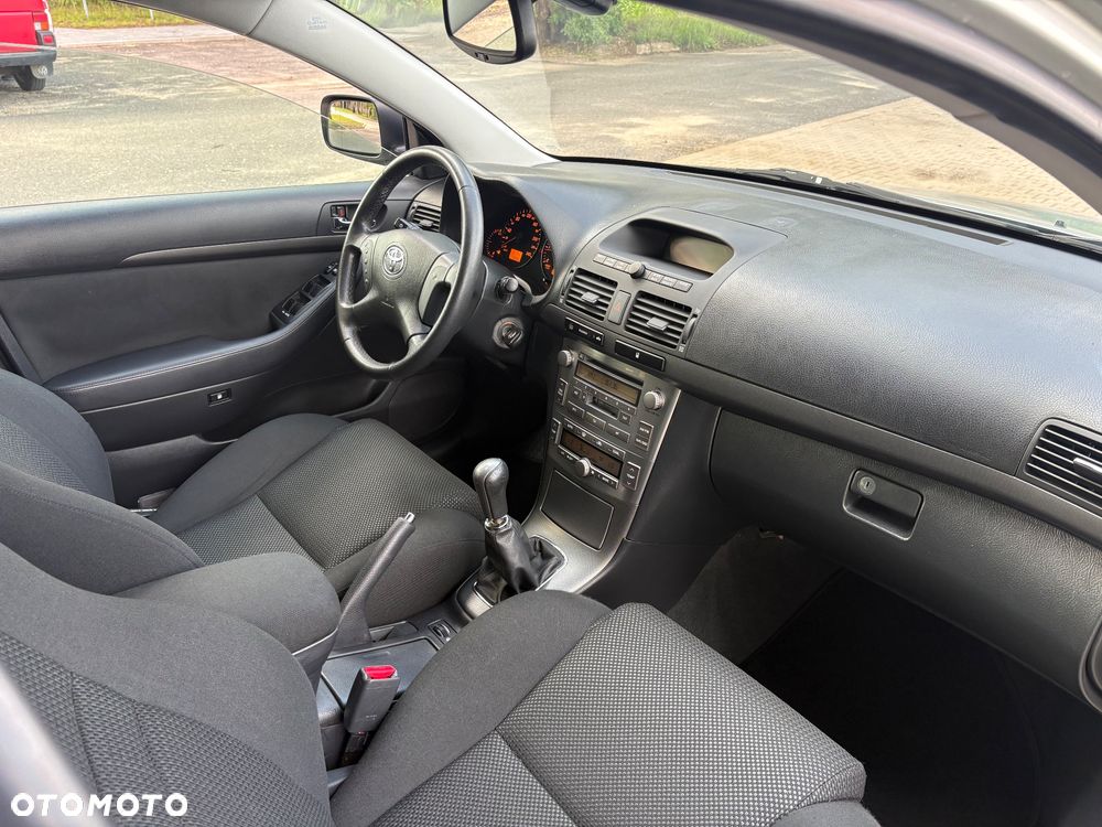 Toyota Avensis 1.8 VVT-i Edition - 28