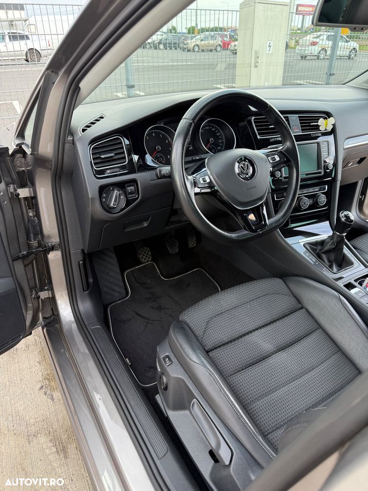 Volkswagen Golf - 10