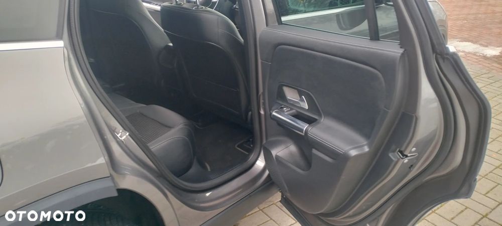 Mercedes-Benz EQA 350 66.5kWh 4-Matic AMG Line - 5