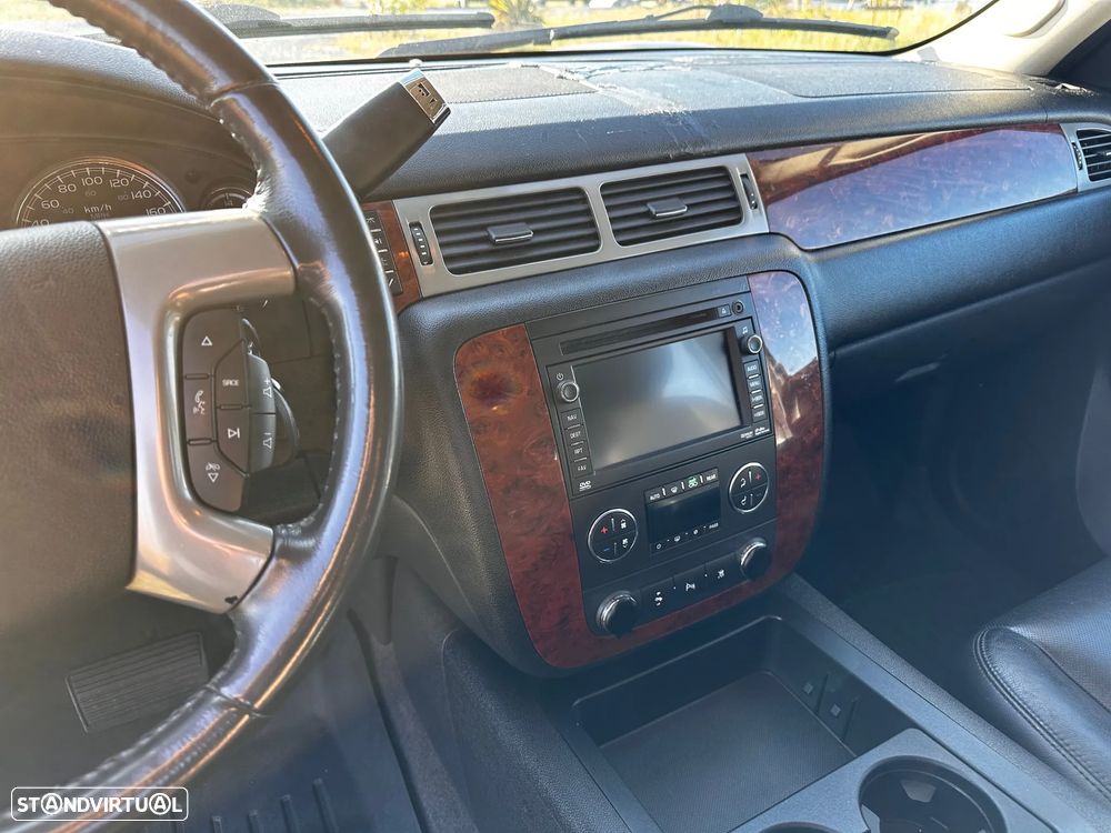 Chevrolet Suburban - 6