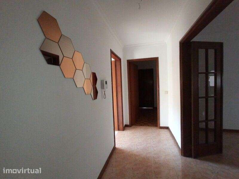 Apartamento T2 | Rio Tinto | Excelente Localização - Grande imagem: 2/25