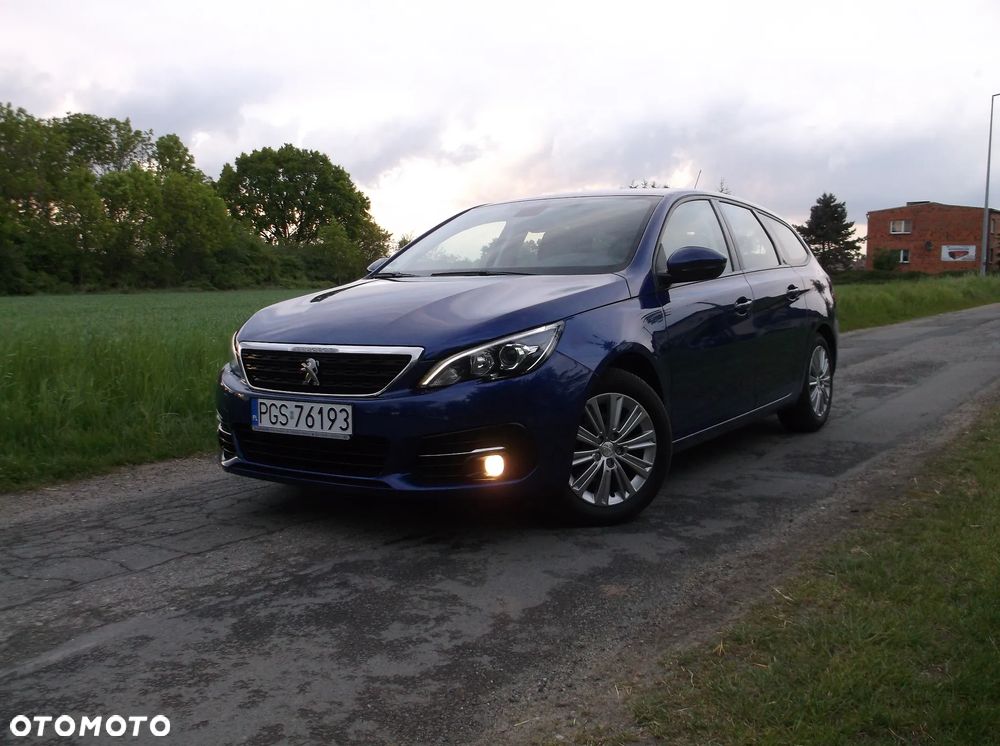 Peugeot 308 PureTech 130 GPF EAT8 Black Edition - 24
