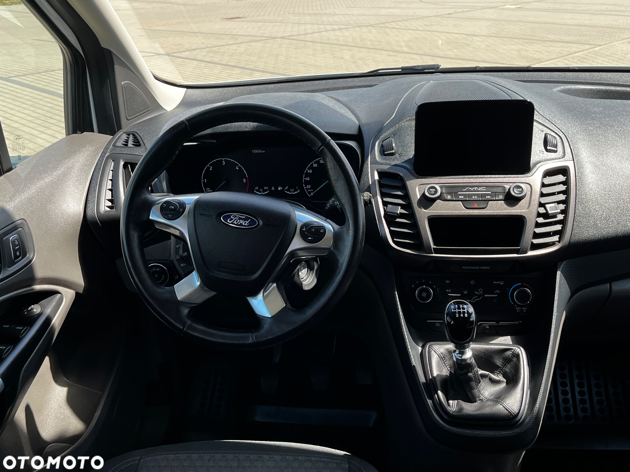Ford Tourneo Connect - 14