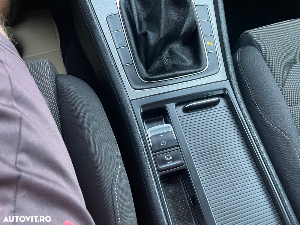 Volkswagen Golf - 24