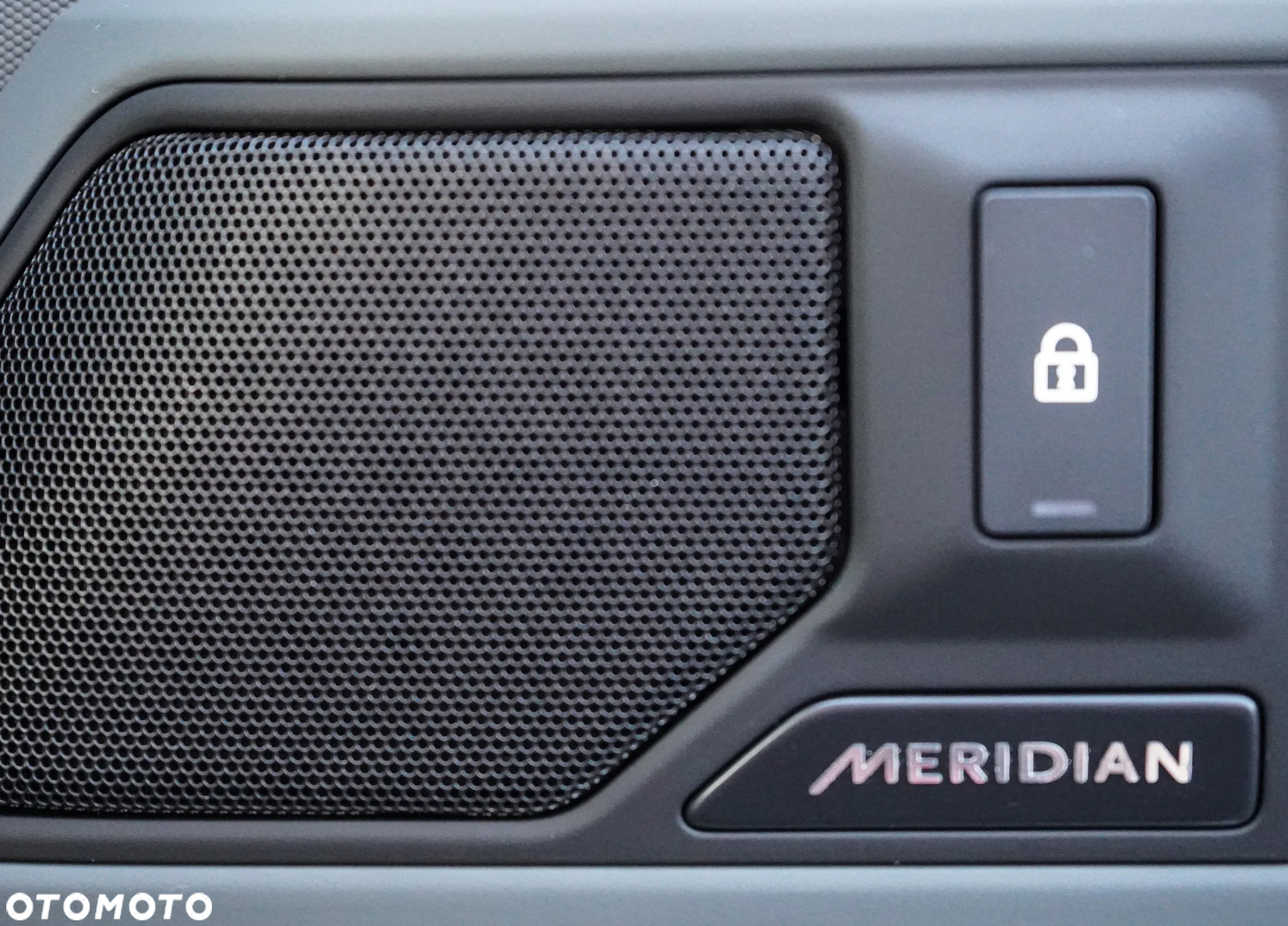 Land Rover Defender - 16