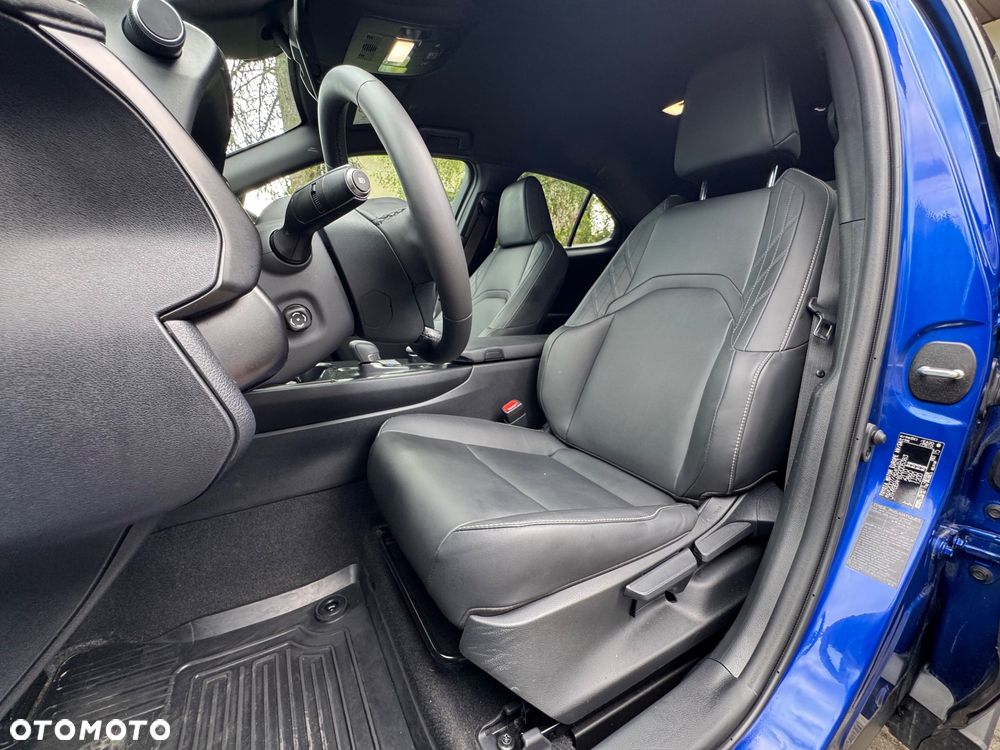 Lexus UX - 18