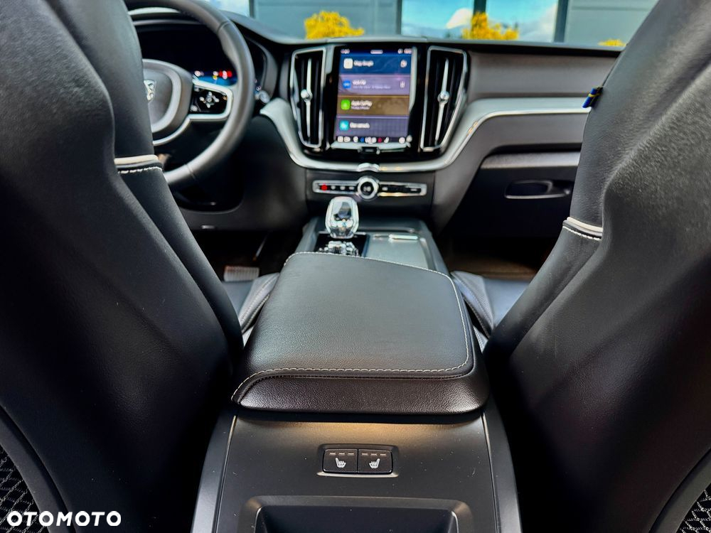 Volvo XC 60 B4 B Plus Dark - 34