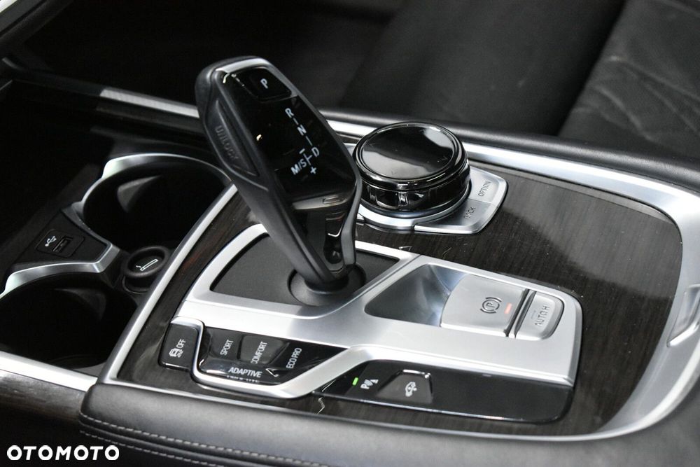 BMW Seria 7 740d xDrive - 24