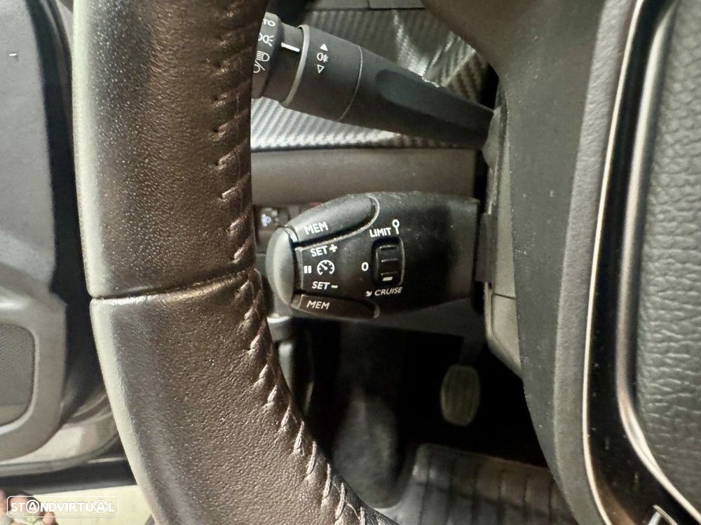 Peugeot 2008 1.2 PureTech Active Pack — fotografia 11