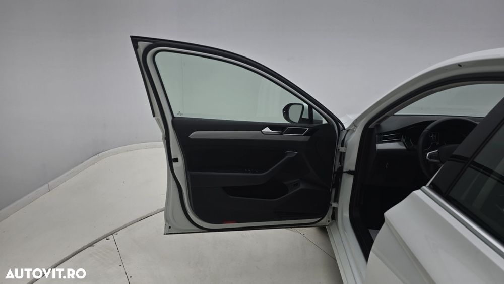 Volkswagen Passat 2.0 TDI DSG Comfortline - 11