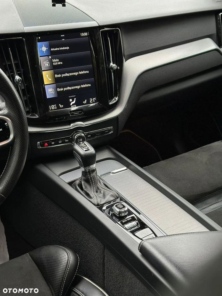 Volvo XC 60 T5 GPF AWD R-Design - 16