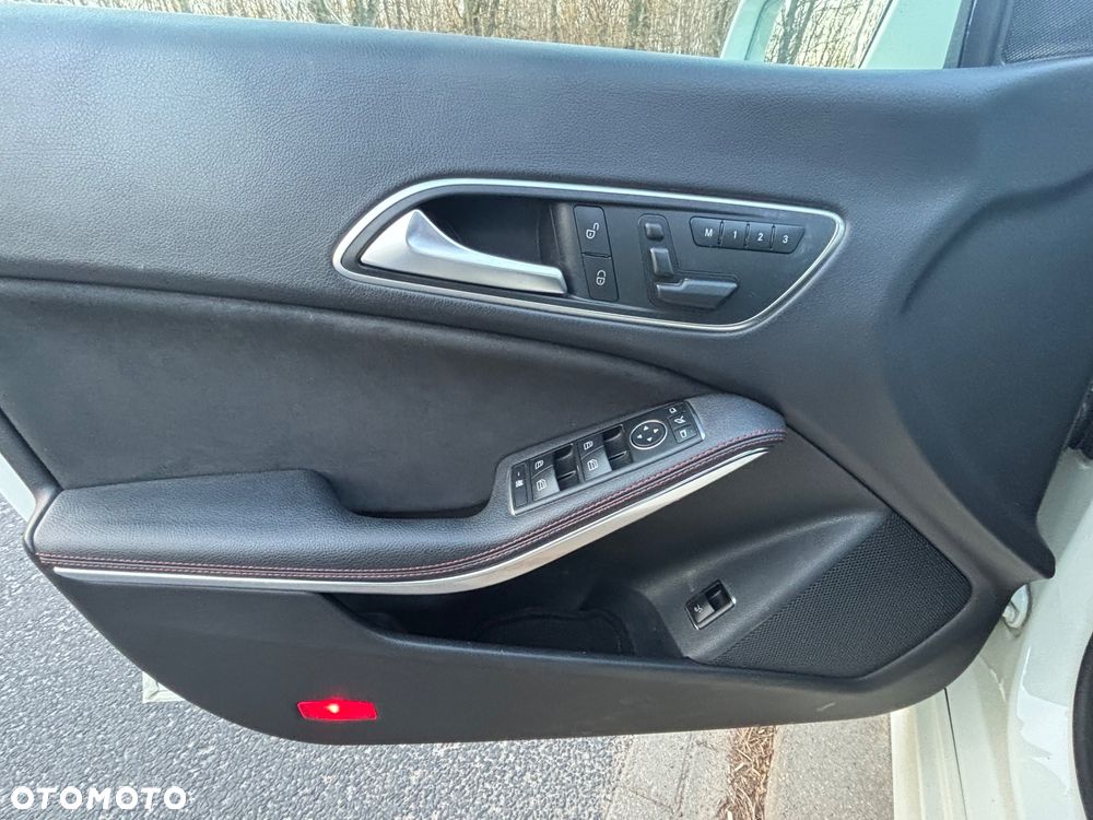 Mercedes-Benz CLA 250 4-Matic AMG Line - 27