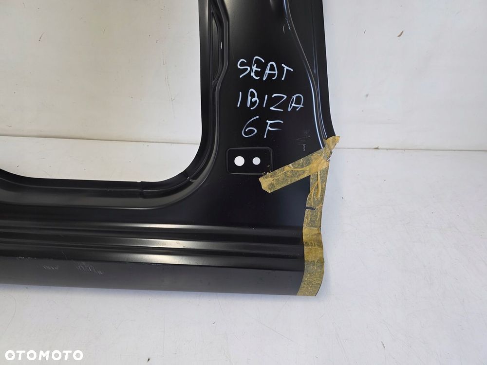 Próg prawy tył poszycie SEAT Ibiza V 5 6F0 - 4