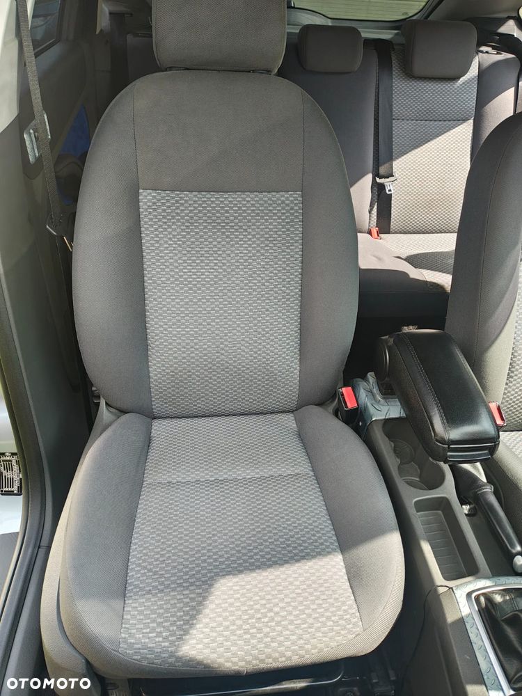 Ford Focus 1.6 16V Trend - 26