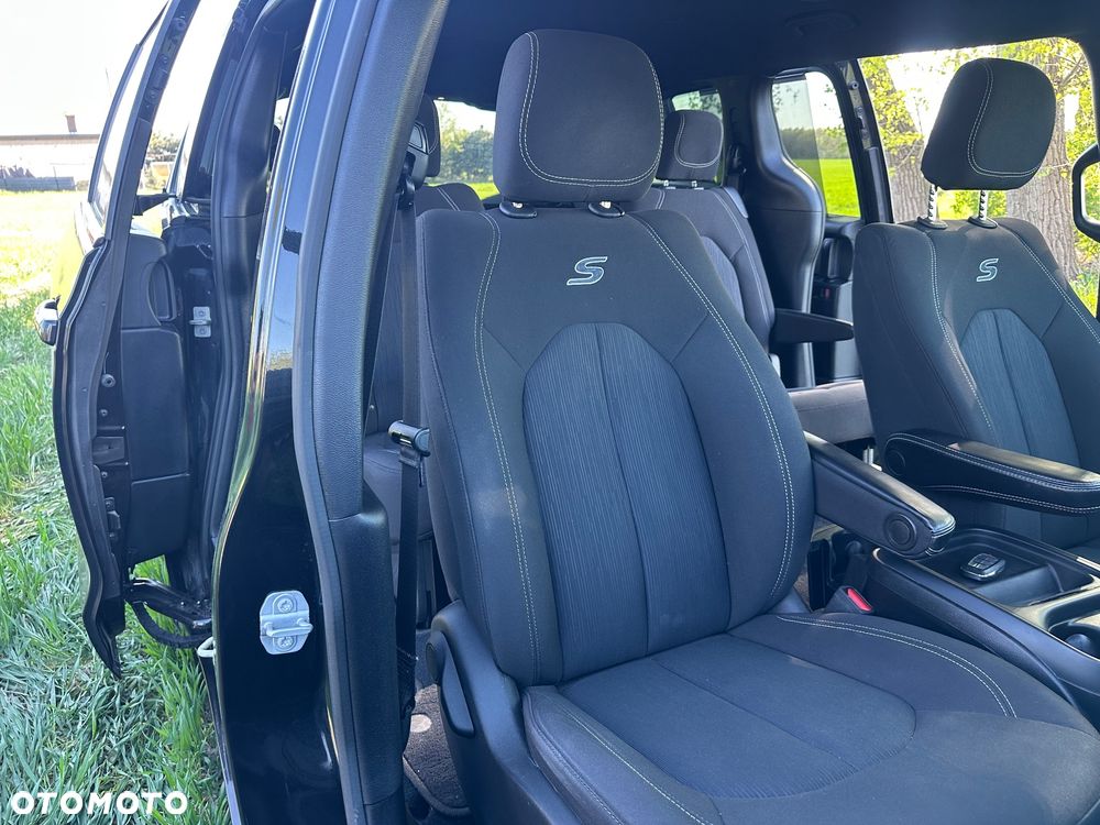 Chrysler Pacifica - 22