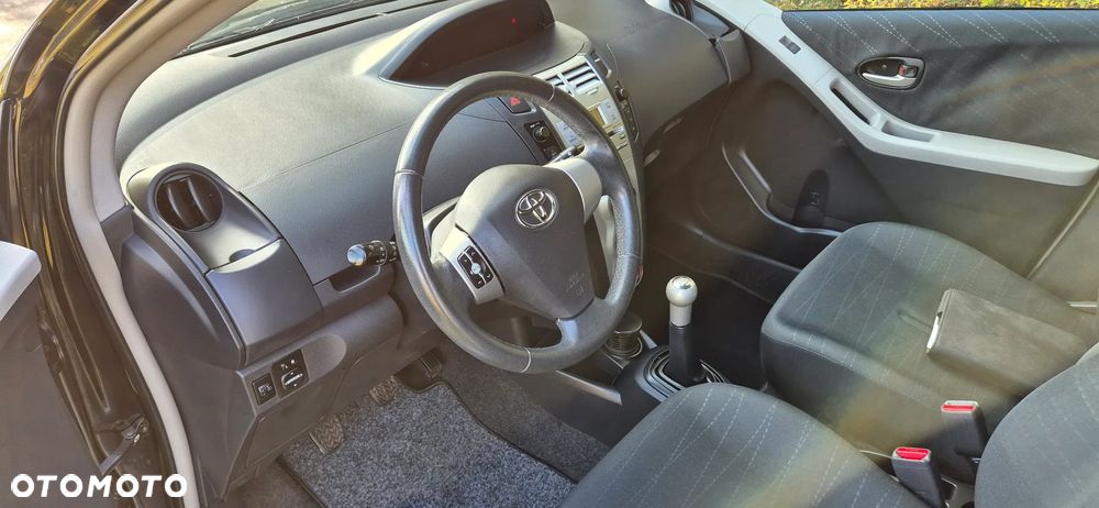 Toyota Yaris 1.3 VVT-i Executive - 12