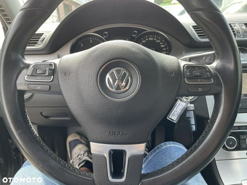 Volkswagen Passat - 17