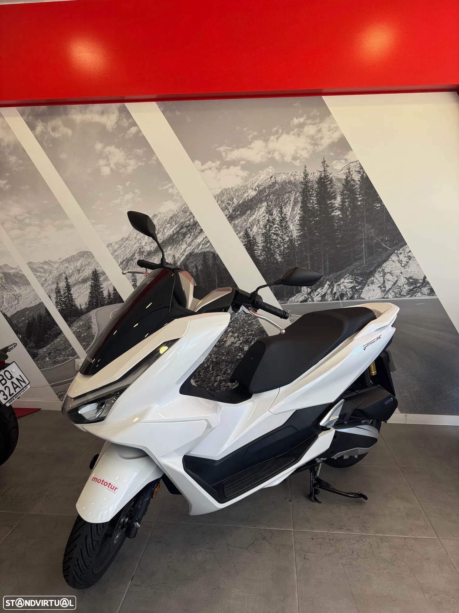 Honda PCX125 DX - painel TFT - 2