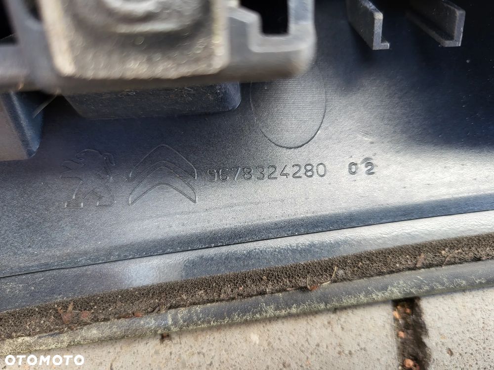 Spoiler blenda tylnej klapy Peugeot 2008 KCL - 9