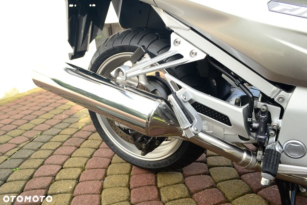 Yamaha FJR - 27