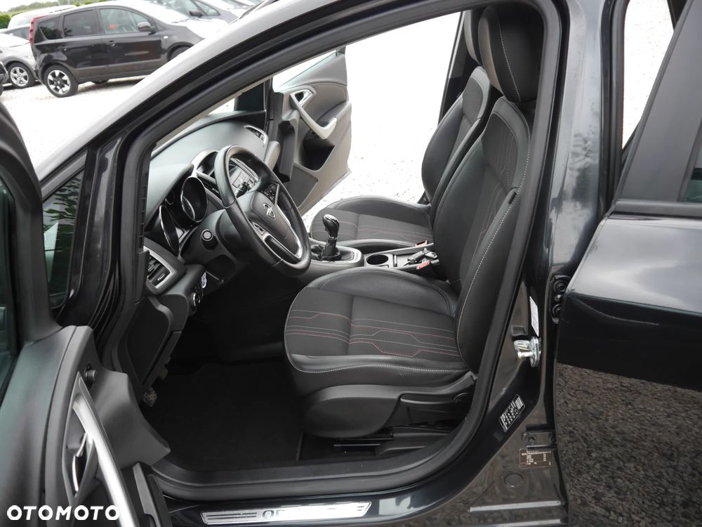 Opel Astra 1.6 150 Jahre - 6