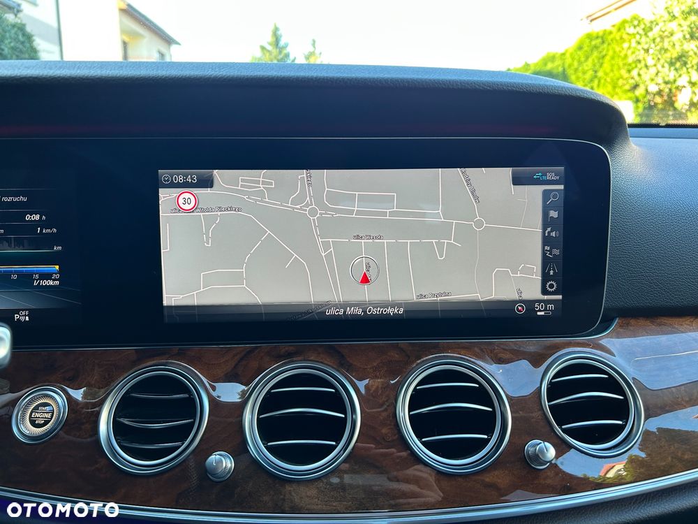 Mercedes-Benz Klasa E 220 d 4-Matic 9G-TRONIC - 29