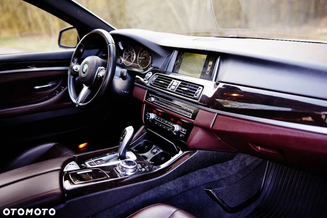 BMW Seria 5 528i xDrive Sport-Aut - 27