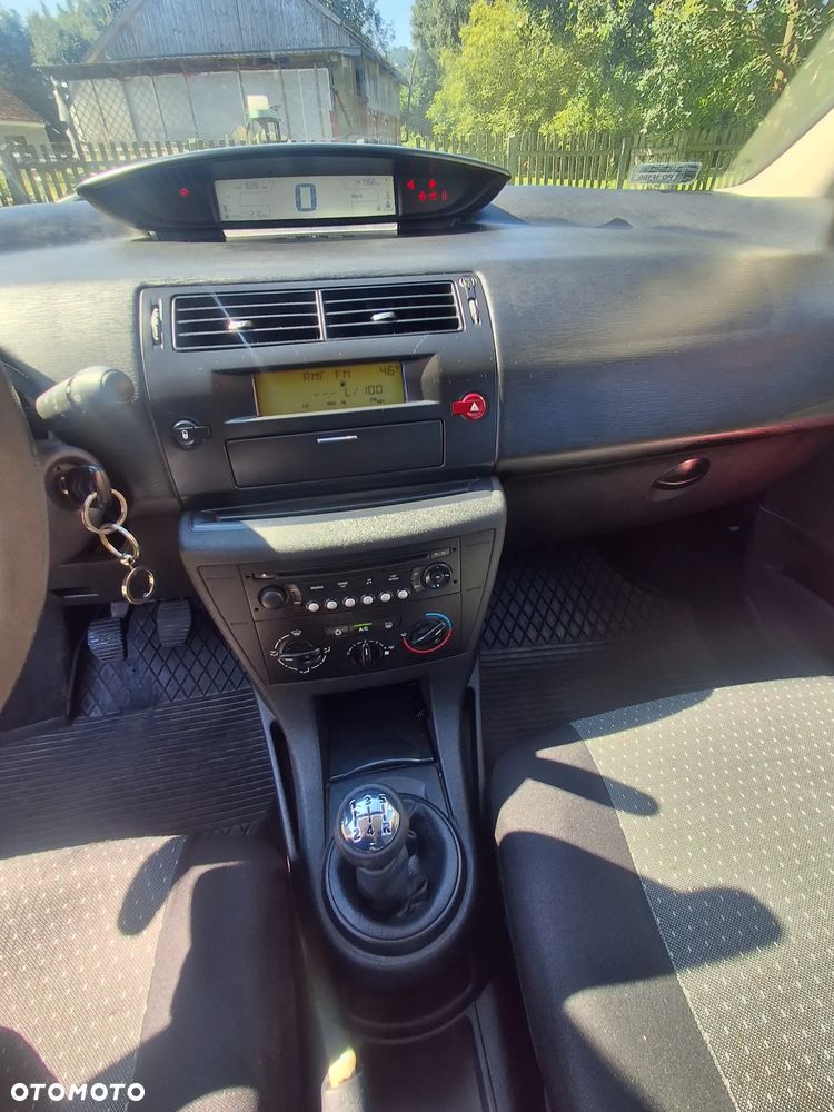 Citroën C4 1.4 16V X - 10