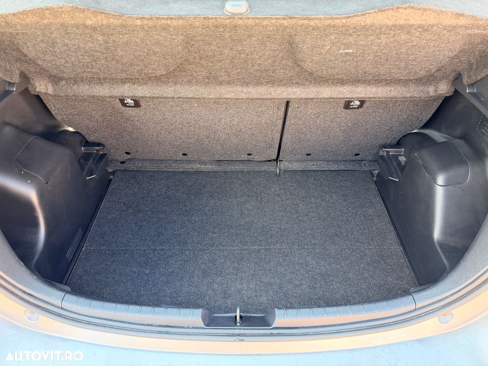 Toyota Yaris 1.5 VVT-i Selection - 12