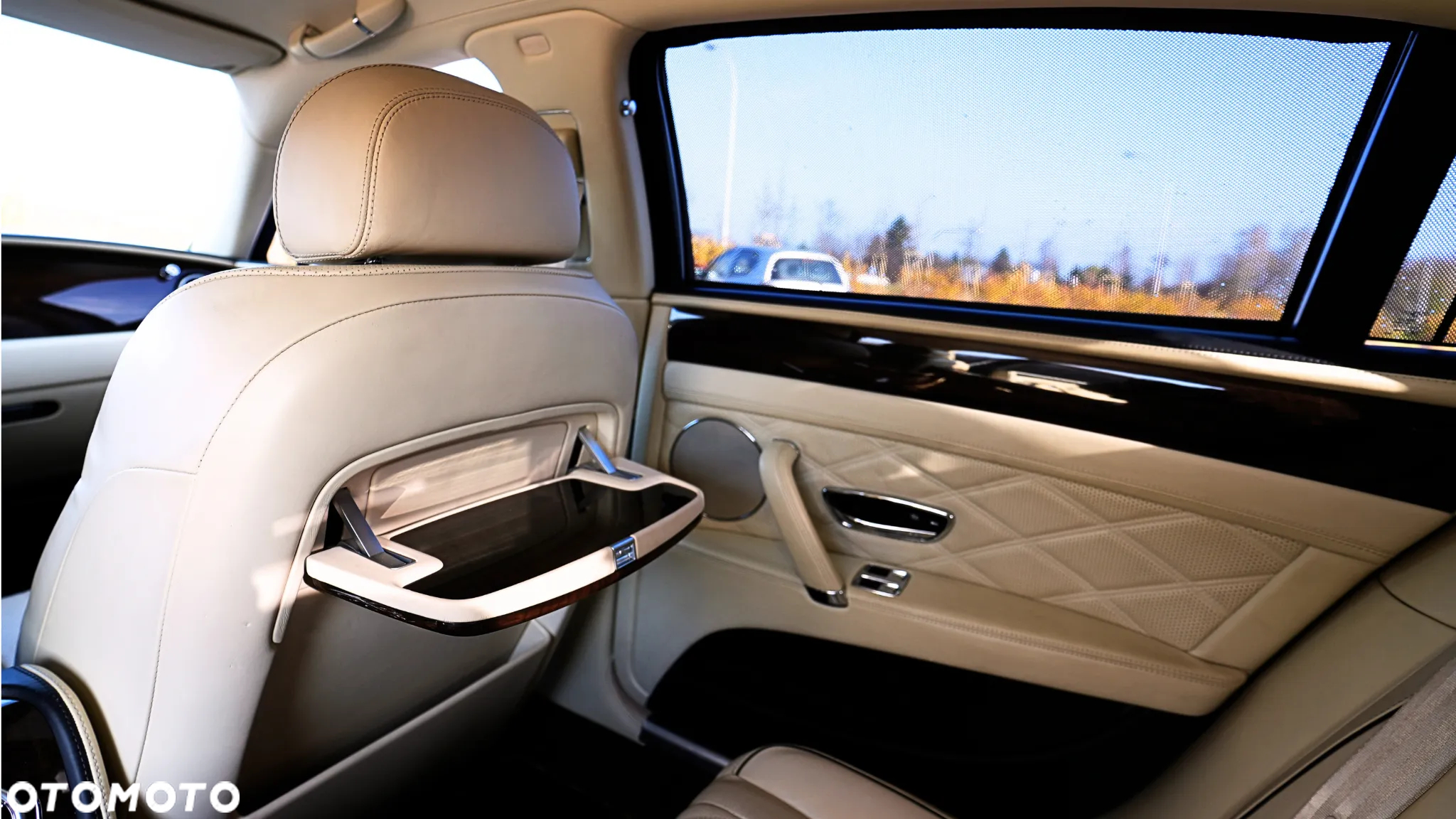 Bentley Flying Spur W12 - 12