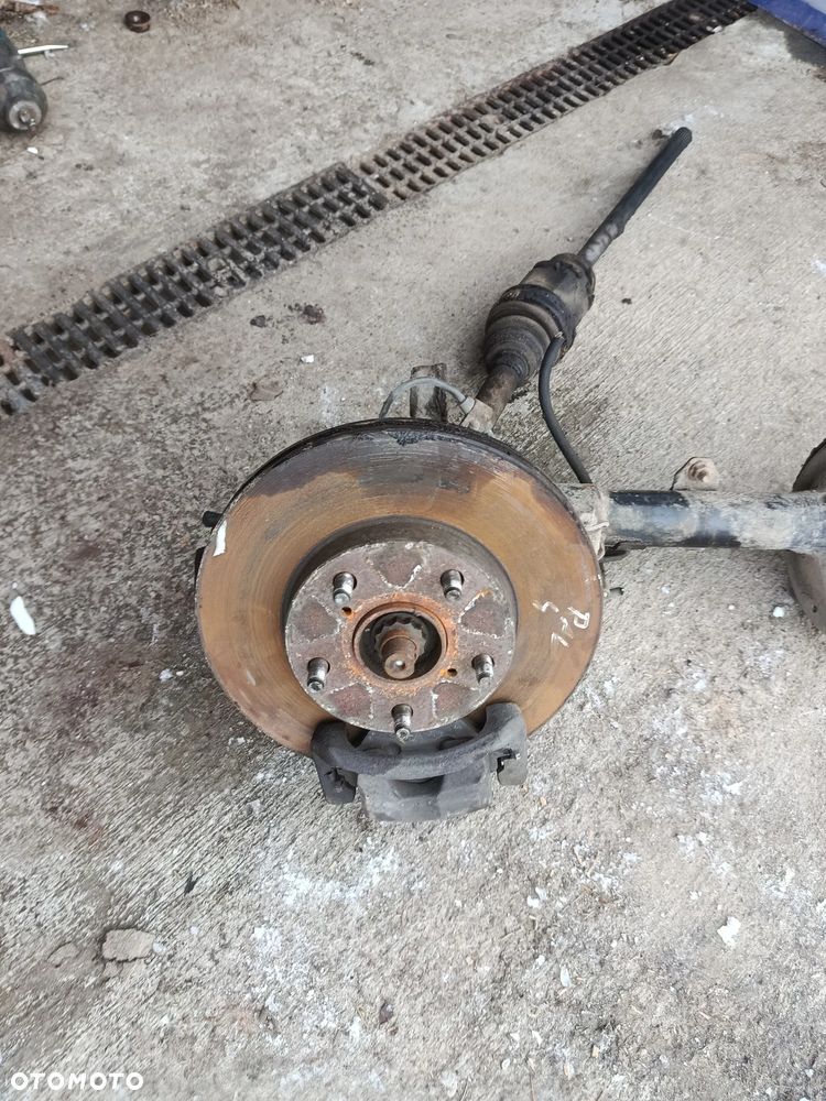 Zwrotnica przód zacisk hamulcowy amortyzator półoś Toyota RAV4 II 2.0D - 2