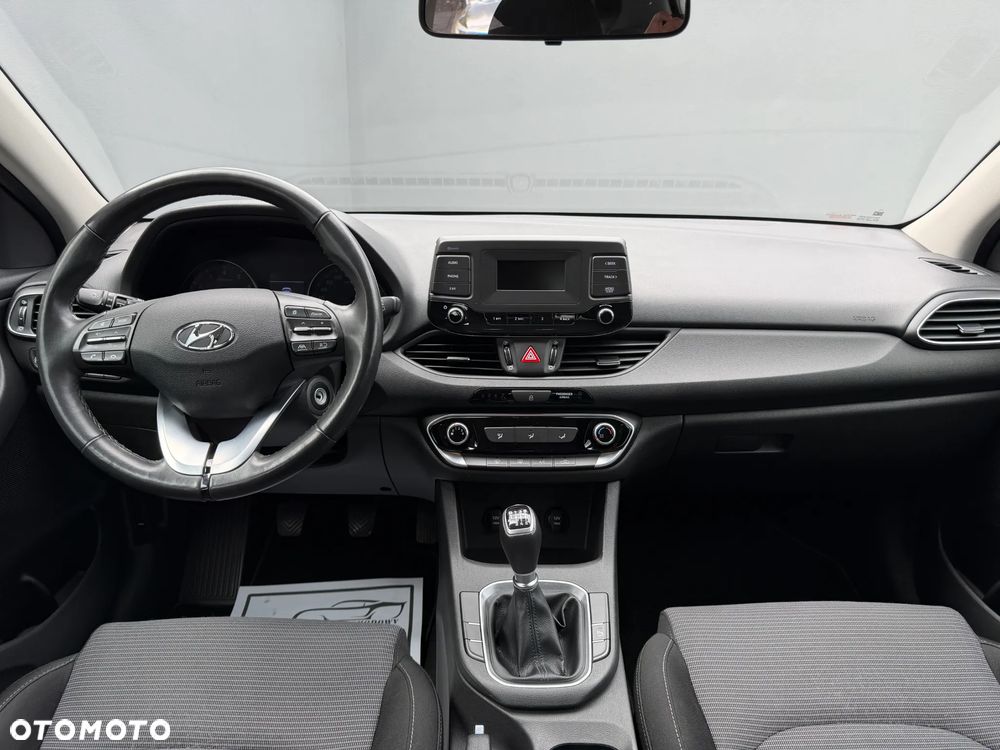 Hyundai i30 1.5 DPI Classic + - 27