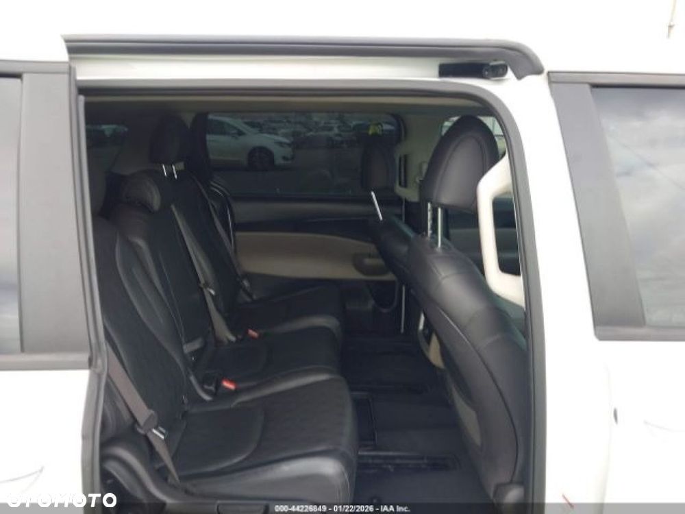 Kia Carnival - 10