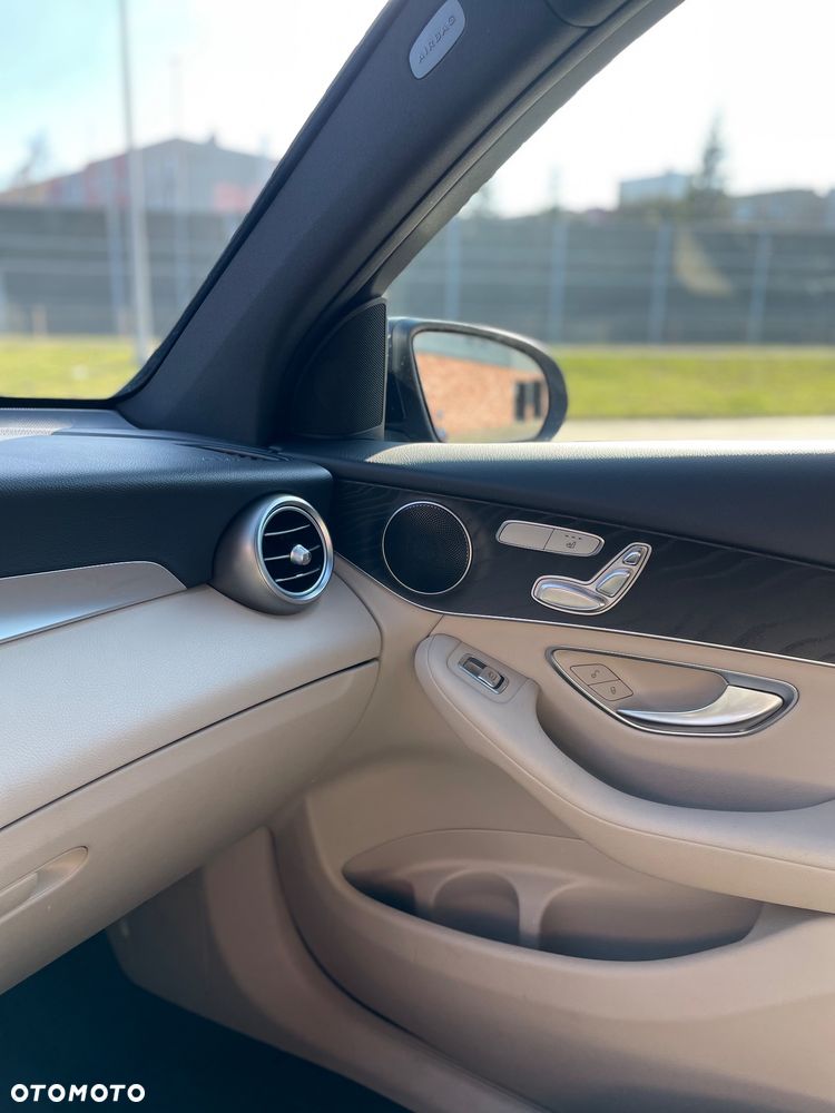 Mercedes-Benz GLC 300 4Matic 9G-TRONIC AMG Line - 20