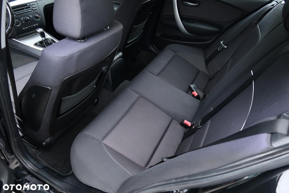 BMW Seria 1 - 25