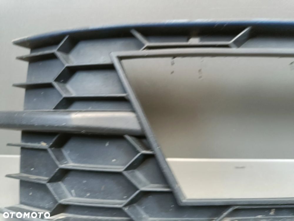 Kratka Zderzaka Lewa Skoda Octavia 3 III Zaślepka Ramka Halogenu 5E0807681 - 3