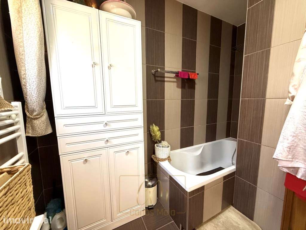 Moradia térrea e isolada, com piscina e inserida em 2 lotes na Póvo... - Grande imagem: 4/27