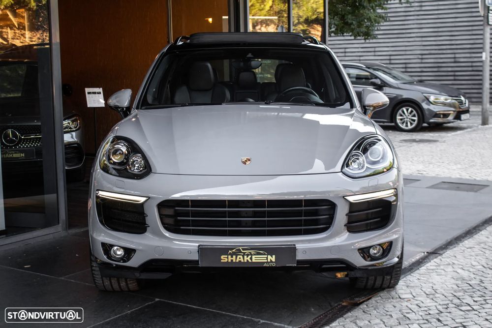 Porsche Cayenne S E-Hybrid - 2
