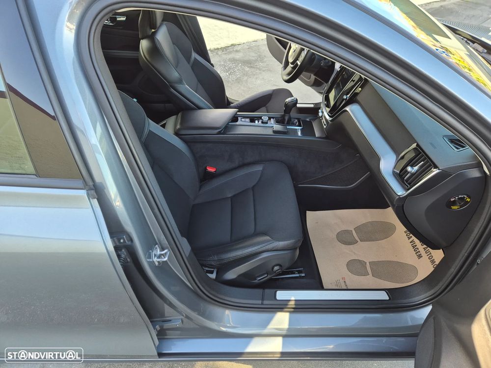 Volvo V60 2.0 D3 Momentum Plus - 39