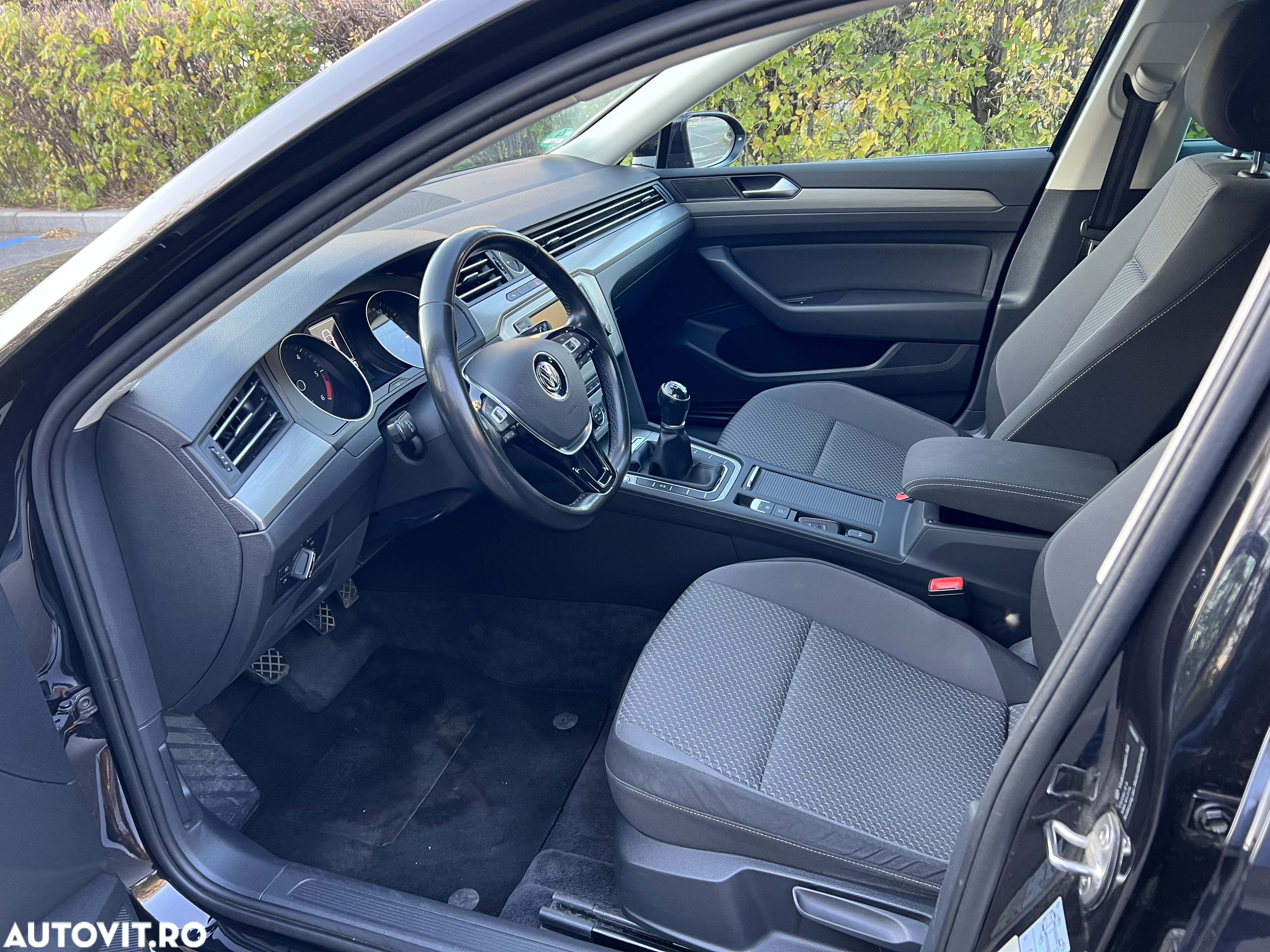 Volkswagen Passat 1.6 TDI Comfortline - 5