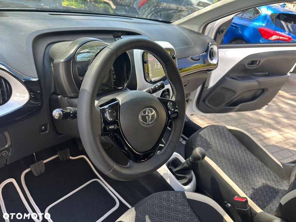 Toyota Aygo x-clusive Style Selection - 21