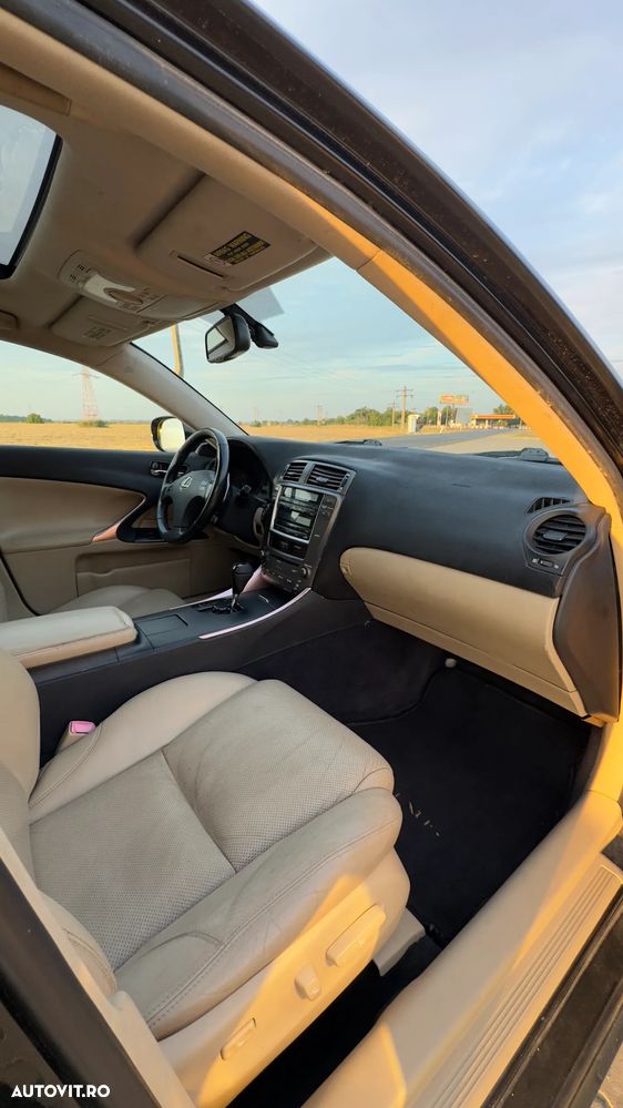 Lexus Seria IS 250 2.5 V6 Aut Luxury - 12